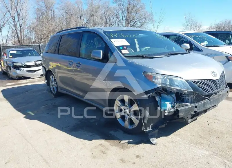 2011 Toyota SIENNA фото