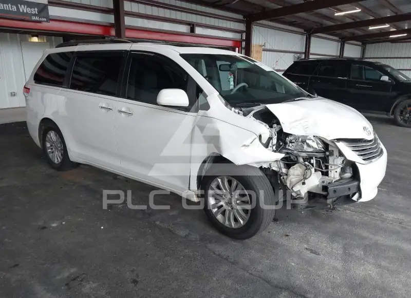 2011 Toyota SIENNA photo