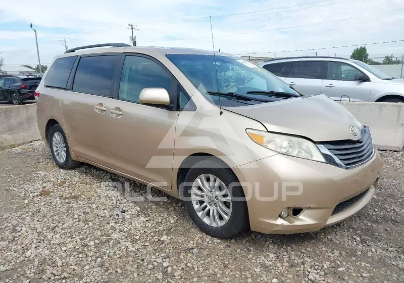 2011 Toyota SIENNA фото