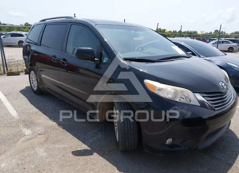 2011 Toyota SIENNA photo