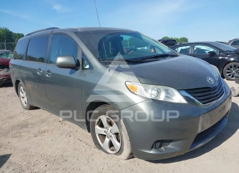 2011 Toyota SIENNA фото