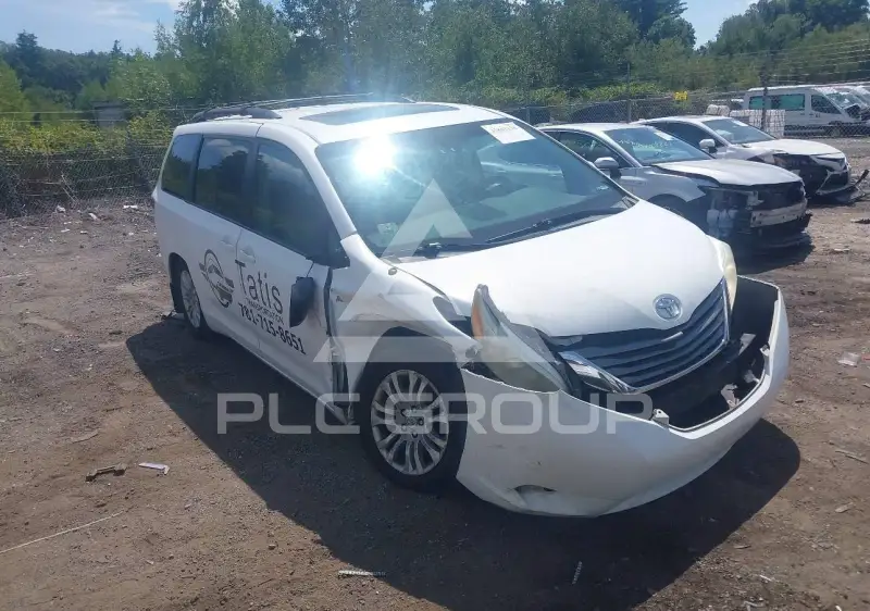 2011 Toyota SIENNA фото