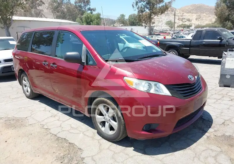 2011 Toyota SIENNA photo