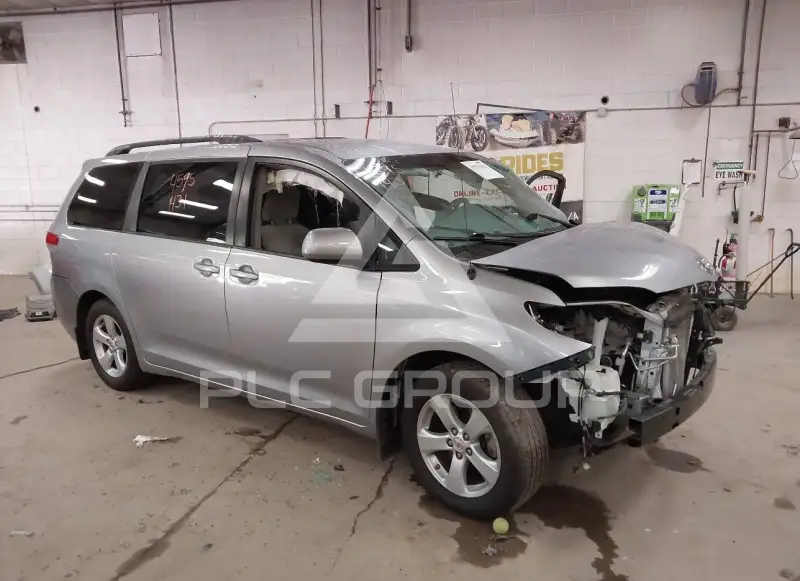 2011 Toyota SIENNA photo