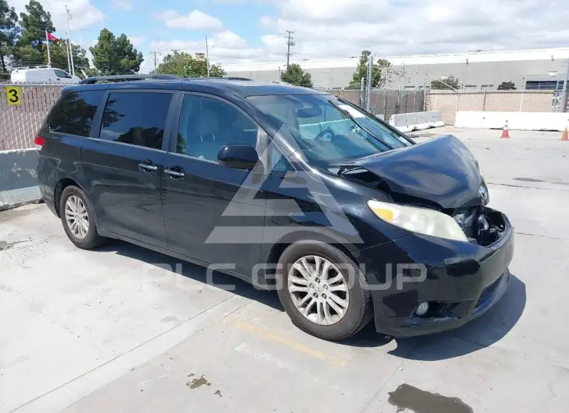 2011 Toyota SIENNA фото