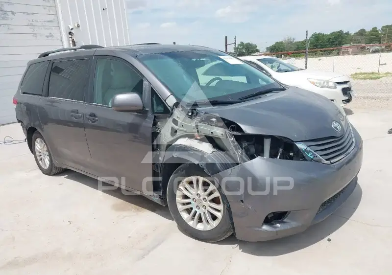 2011 Toyota SIENNA фото
