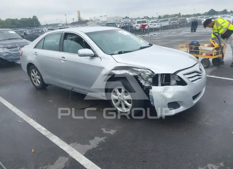 2011 Toyota CAMRY фото