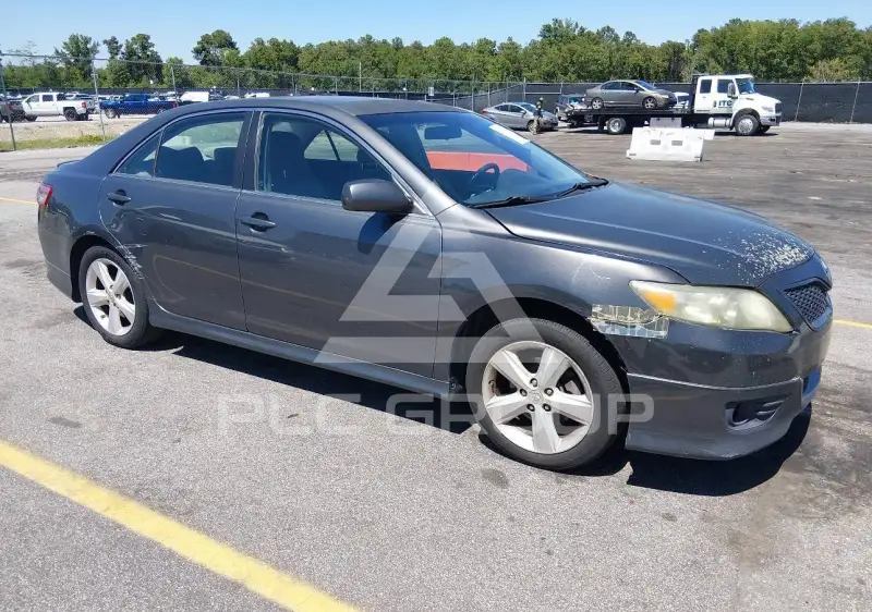2011 Toyota CAMRY фото