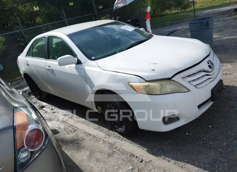 2011 Toyota CAMRY фото