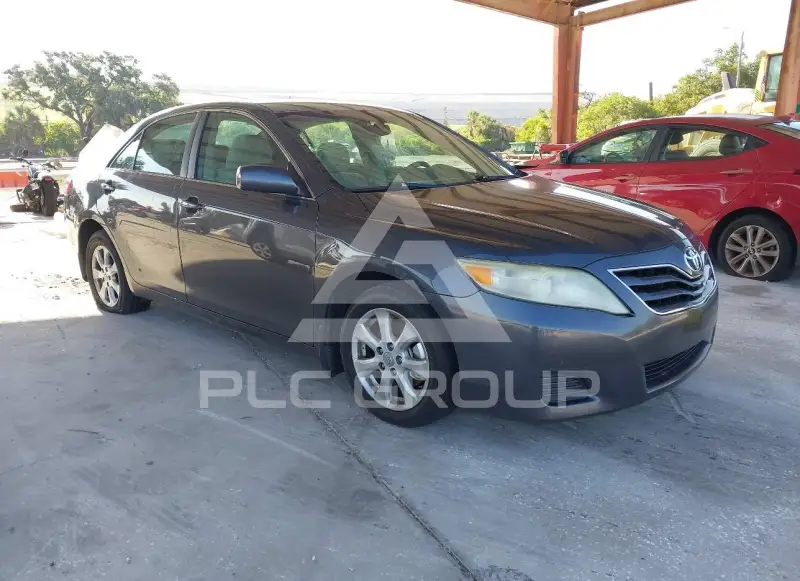 2011 Toyota CAMRY фото