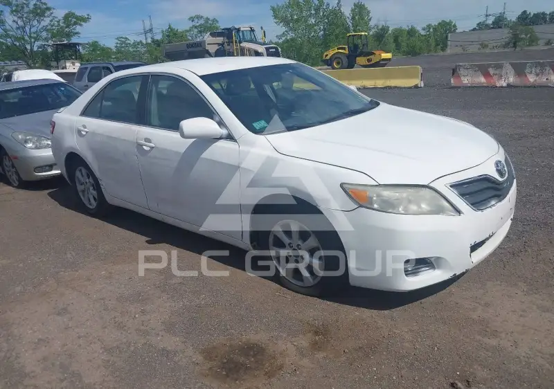 2011 Toyota CAMRY фото