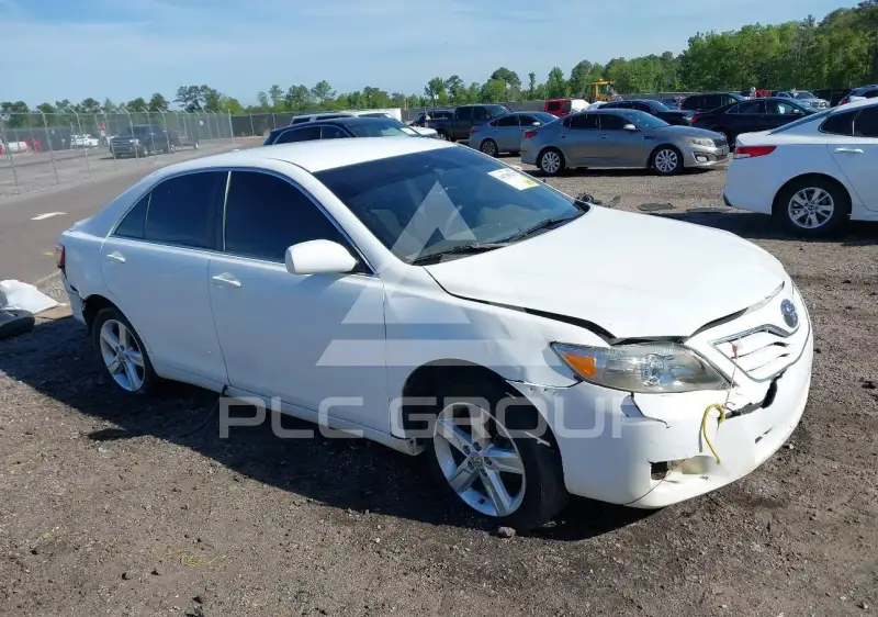 2011 Toyota CAMRY фото