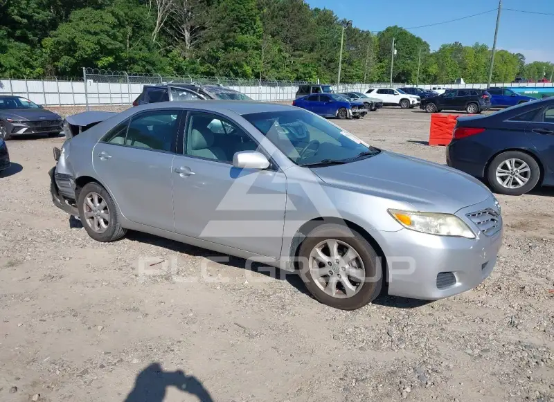 2011 Toyota CAMRY фото
