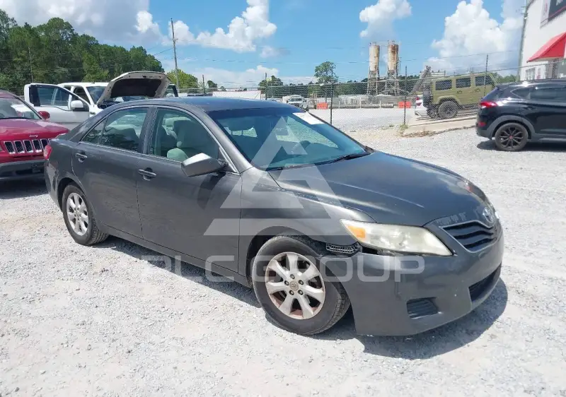 2011 Toyota CAMRY фото