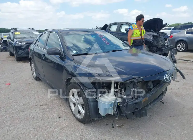 2011 Toyota CAMRY фото