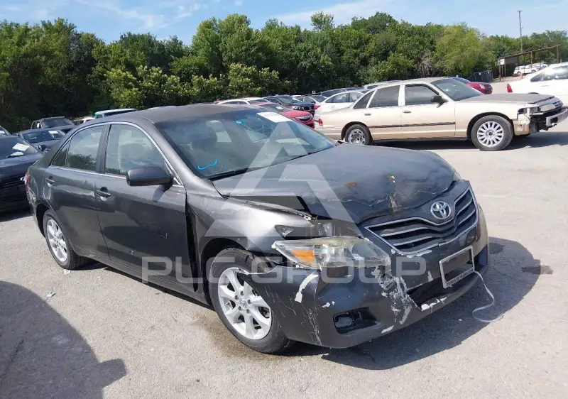 2011 Toyota CAMRY фото