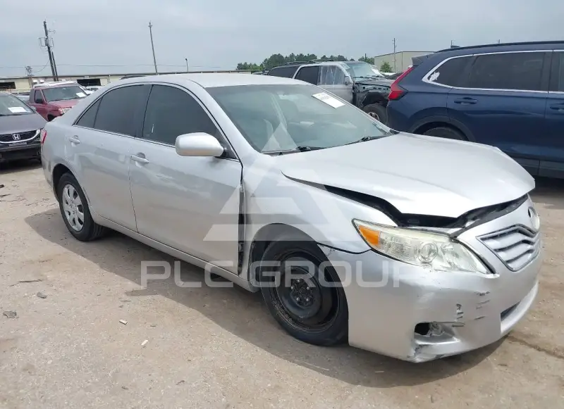 2011 Toyota CAMRY фото