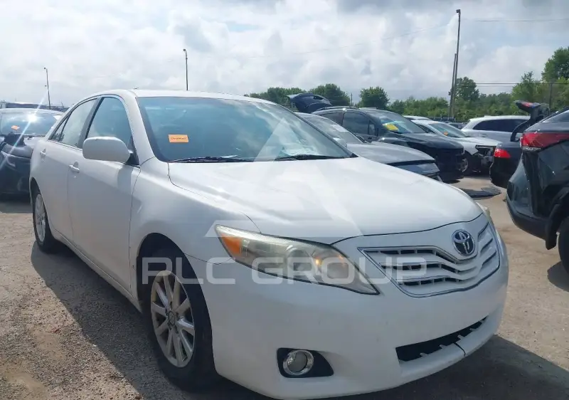 2011 Toyota CAMRY фото