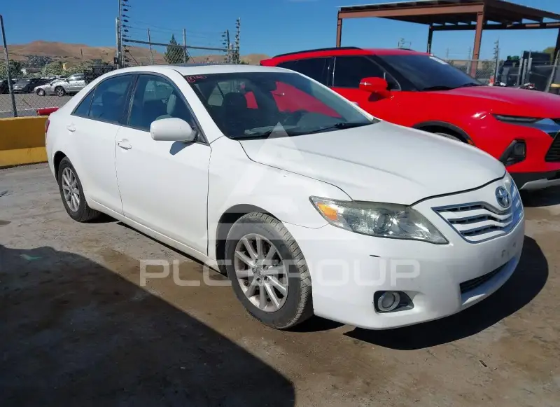 2011 Toyota CAMRY фото