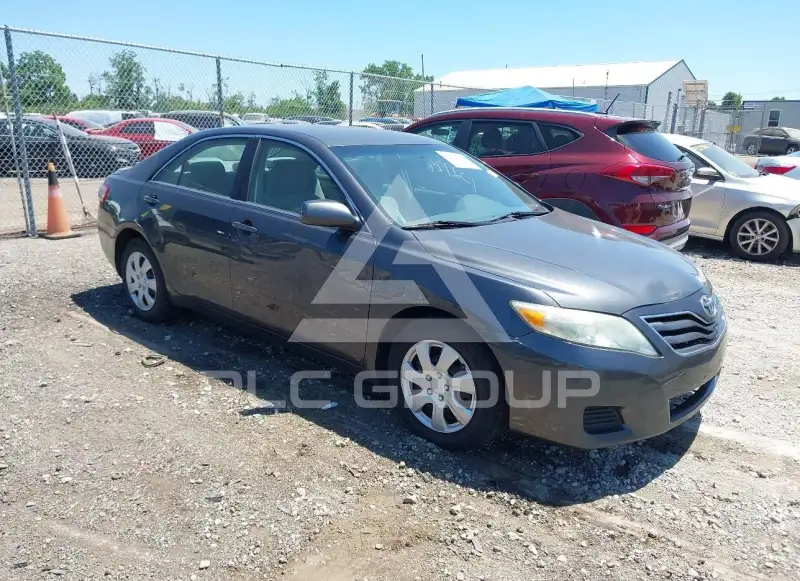 2011 Toyota CAMRY фото