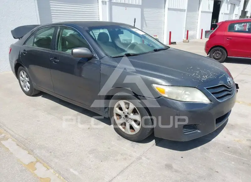 2011 Toyota CAMRY фото