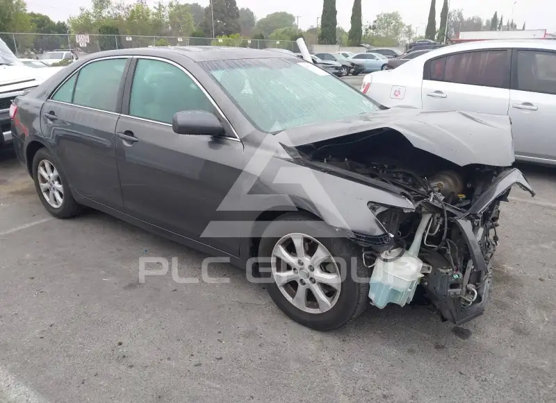 2011 Toyota CAMRY фото