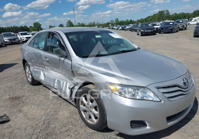 2011 Toyota CAMRY фото