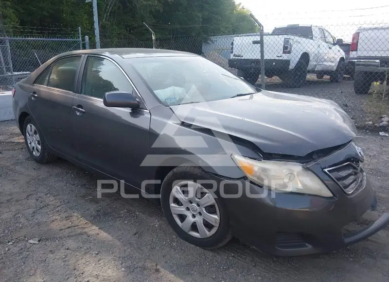 2011 Toyota CAMRY фото