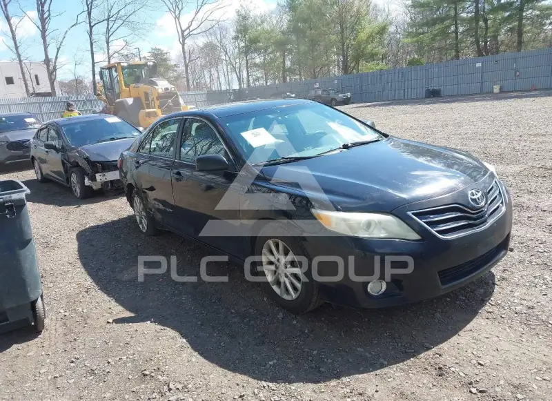 2011 Toyota CAMRY фото