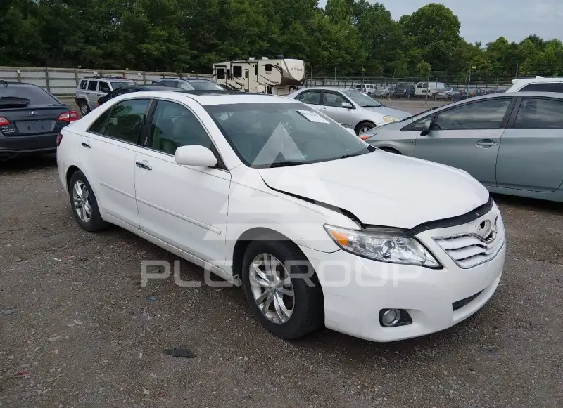 2011 Toyota CAMRY фото