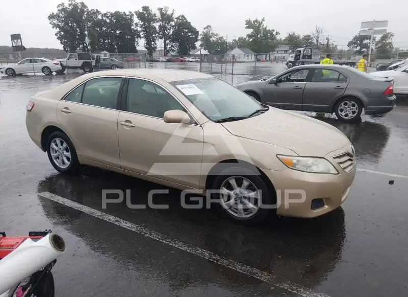 2011 Toyota CAMRY фото