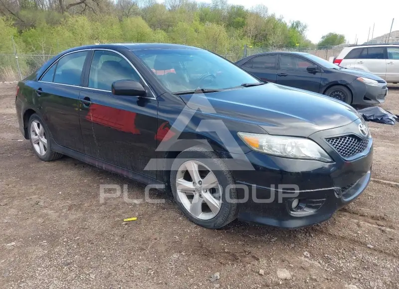 2011 Toyota CAMRY фото