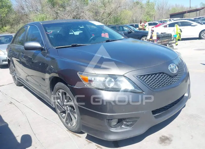 2011 Toyota CAMRY фото