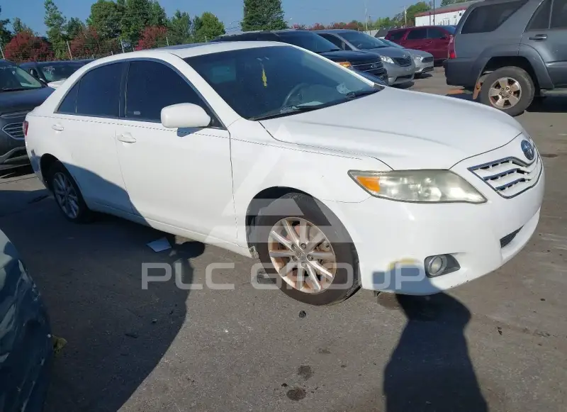 2011 Toyota CAMRY фото