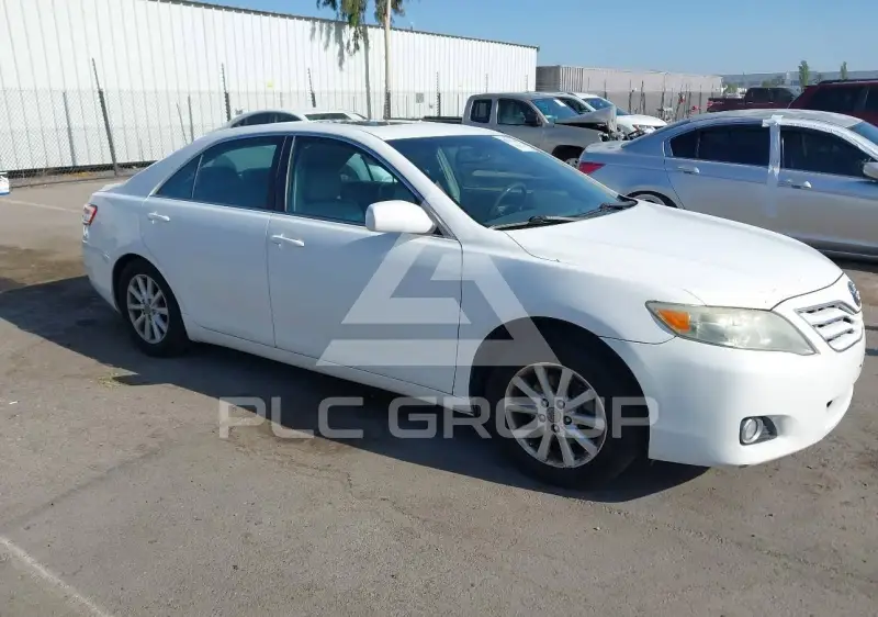 2011 Toyota CAMRY фото