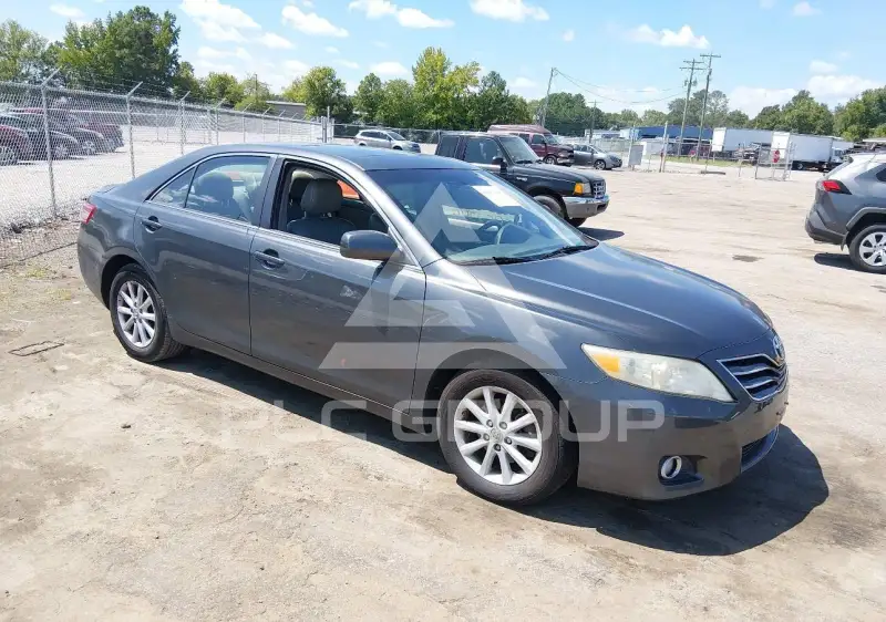 2011 Toyota CAMRY фото
