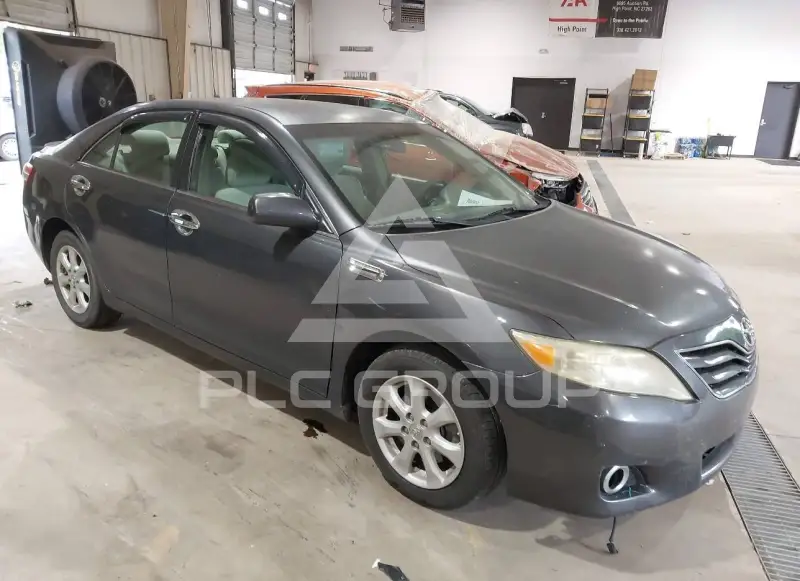 2011 Toyota CAMRY фото