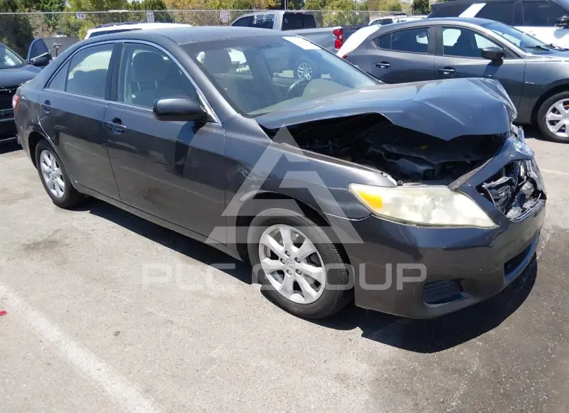 2011 Toyota CAMRY фото