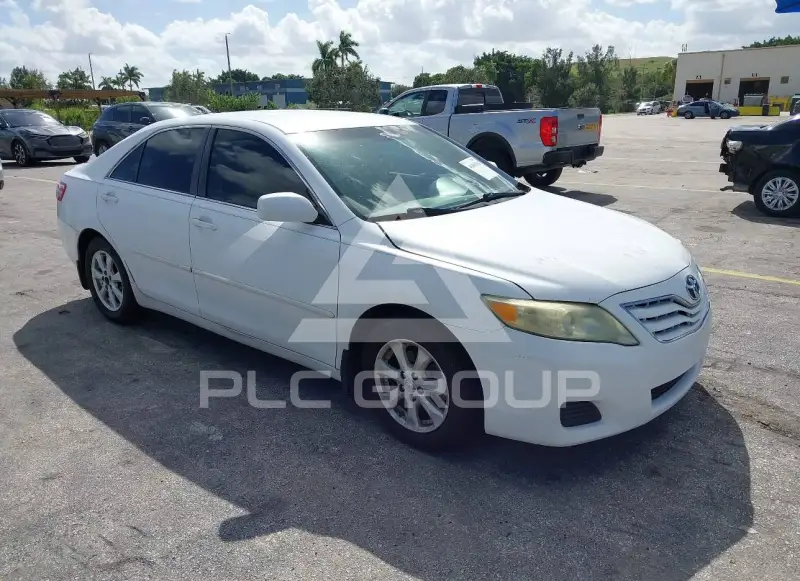 2011 Toyota CAMRY фото