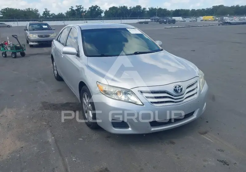 2011 Toyota CAMRY фото