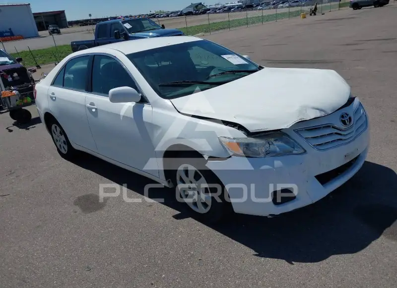 2011 Toyota CAMRY фото