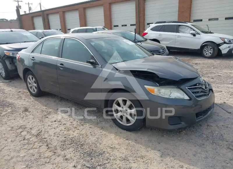 2011 Toyota CAMRY фото