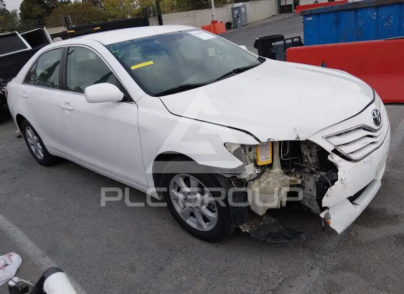 2011 Toyota CAMRY фото