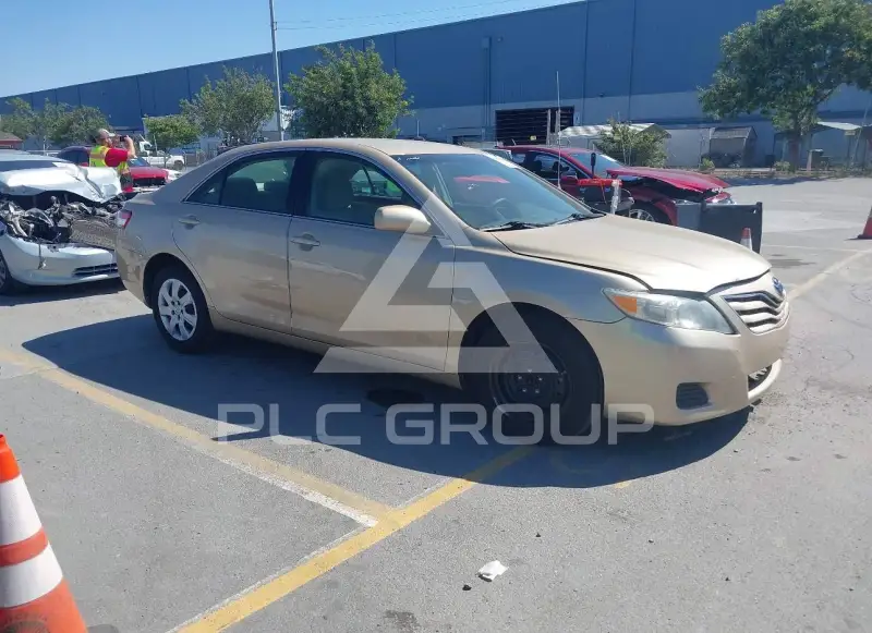 2011 Toyota CAMRY фото