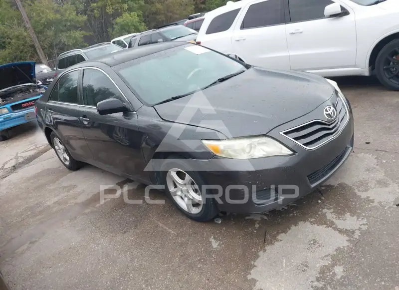 2011 Toyota CAMRY фото