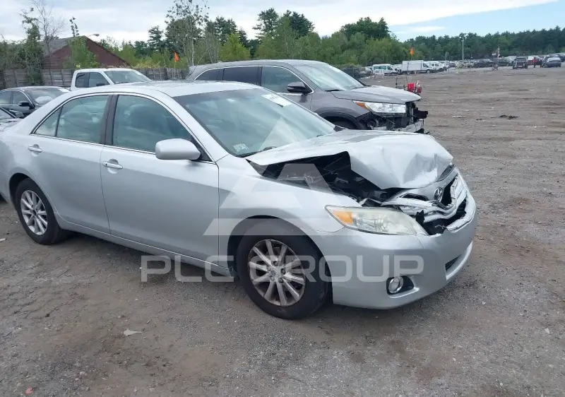 2011 Toyota CAMRY фото