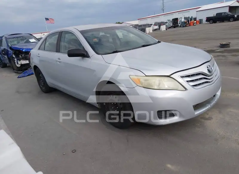 2011 Toyota CAMRY фото