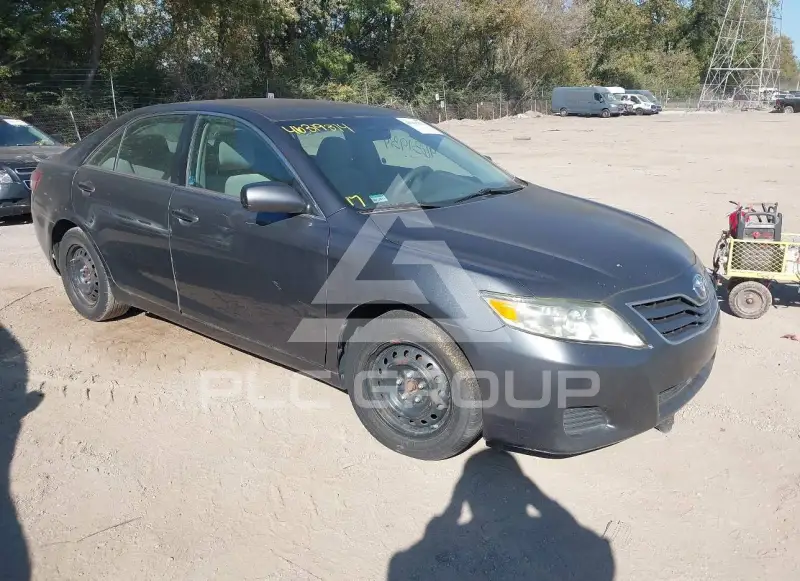 2011 Toyota CAMRY фото