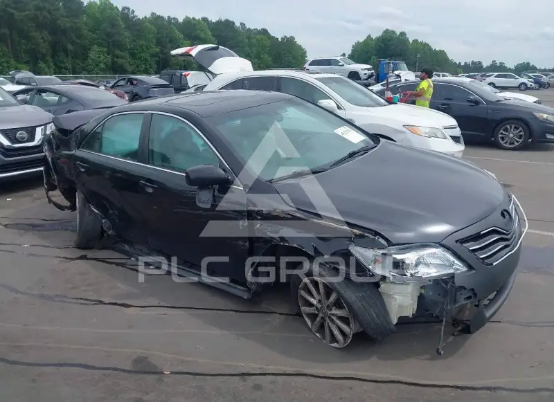 2011 Toyota CAMRY фото