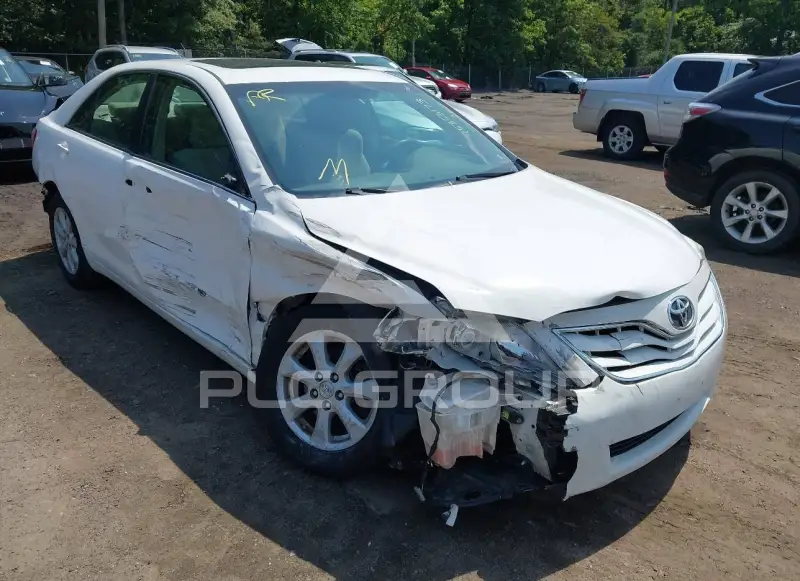 2011 Toyota CAMRY фото